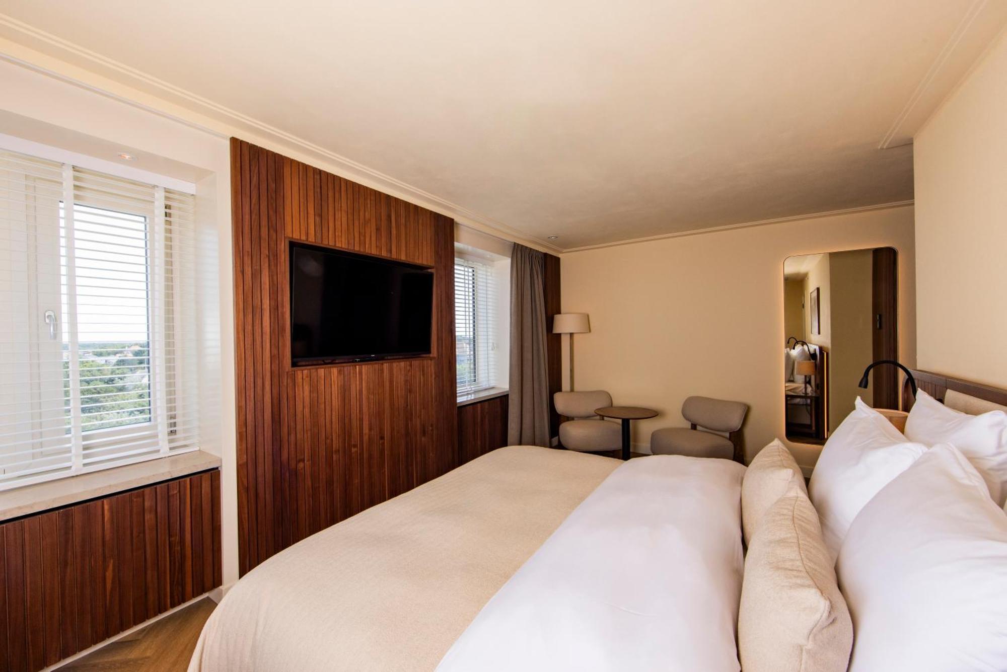 Grand Hotel Huis Ter Duin Noordwijk Pokoj fotografie A bedroom at the hotel