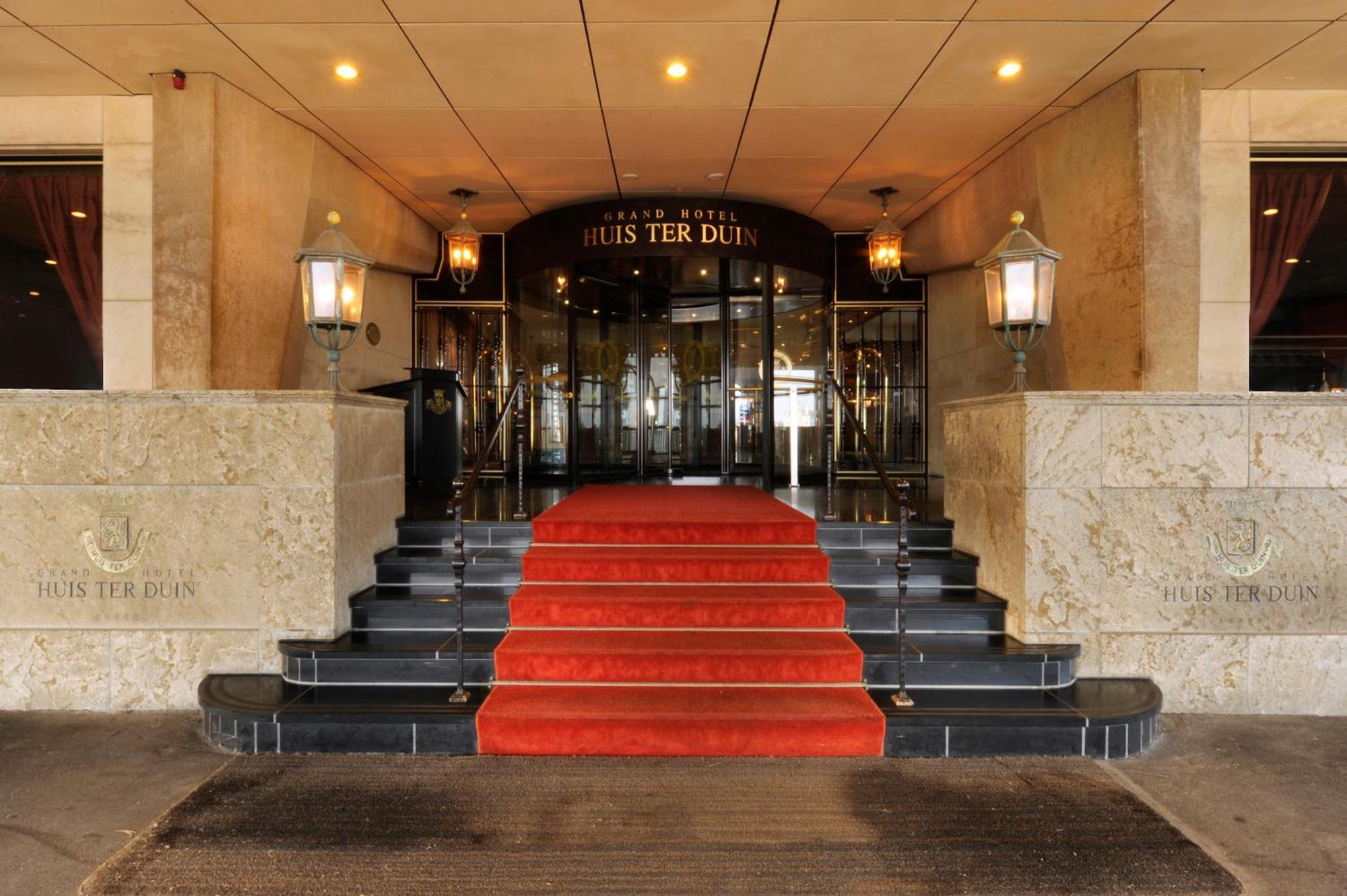 Grand Hotel Huis Ter Duin Noordwijk Exteriér fotografie Entrance of the hotel