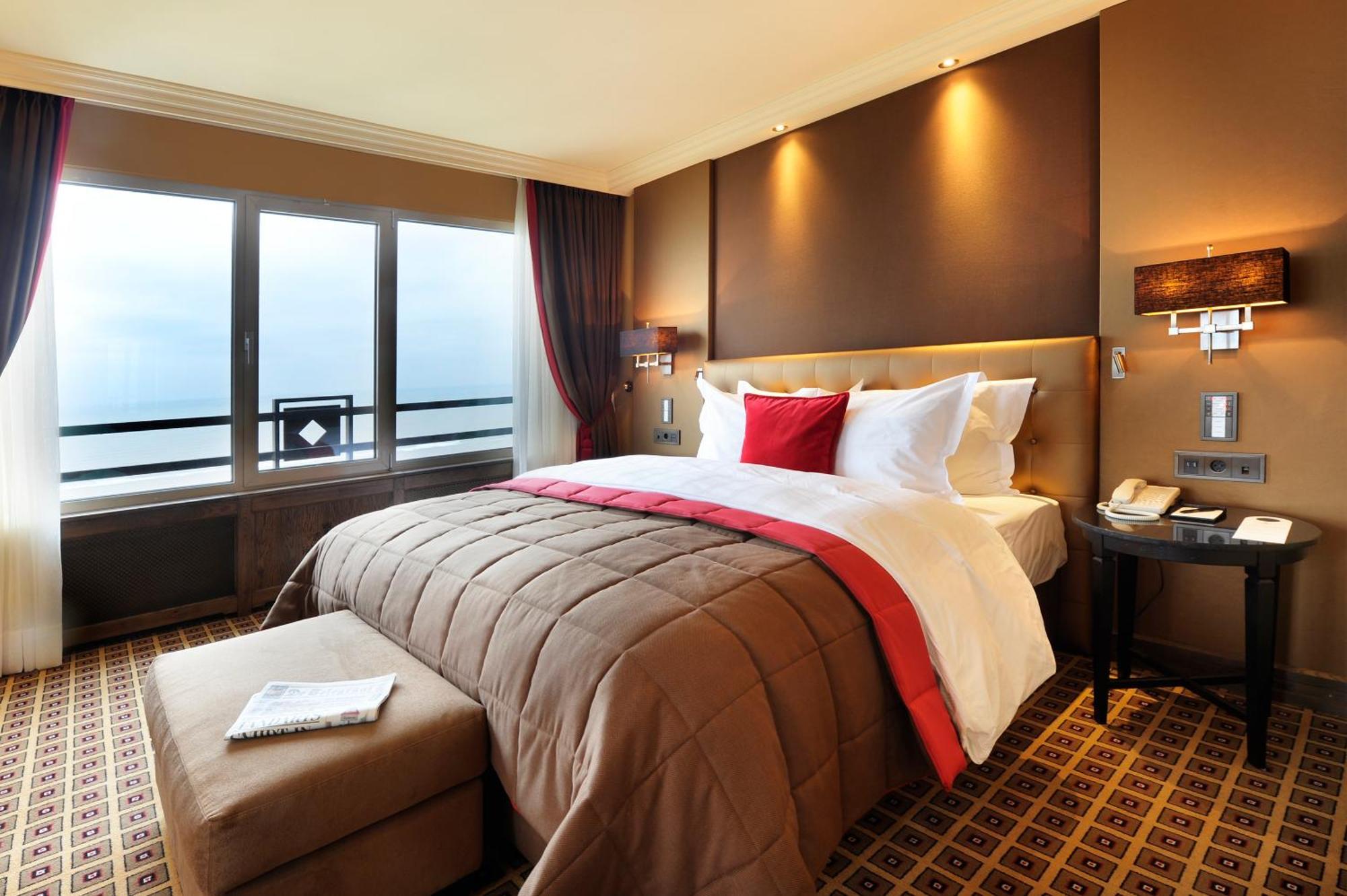 Grand Hotel Huis Ter Duin Noordwijk Pokoj fotografie A bedroom at the hotel